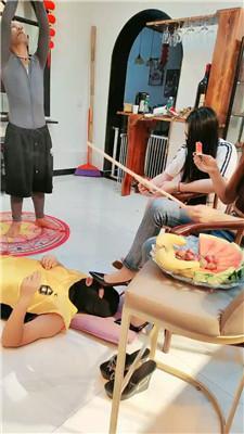 【芊芊】带学生女儿囚禁猥琐班主任【三视角版】JS240802-11 艾彩调教库 第6张
