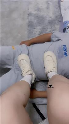 【琼菲】小白鞋白棉袜踩狗 JS240802-14 艾彩调教库 第5张