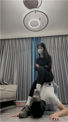 【樱子大人】老爹鞋白袜玩虐-骑马转胯/坐脸窒息/喂圣水 bf43430 艾彩调教库 第2张