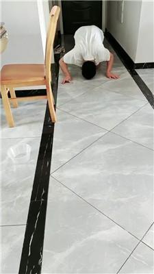 【未央宫】桌子底下伺候主人吃饭 bf43421 艾彩调教库 第2张
