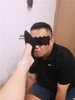 【上海汤圆】踩狗头/清理脏鞋底/鞋跟插嘴【双视角版】JS240810-18 艾彩调教库 第5张