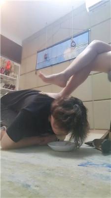 【魔鬼天使】臭脚丫喂食专场【双视角版】 bf43576 艾彩调教库 第11张