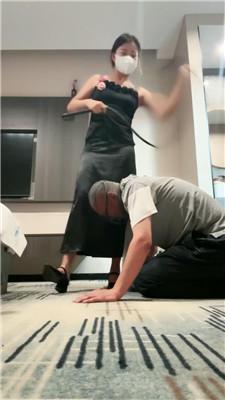 【晓雅】物化坐垫老狗/人体烟灰缸/高跟踩狗爪 bf43497 艾彩调教库 第4张