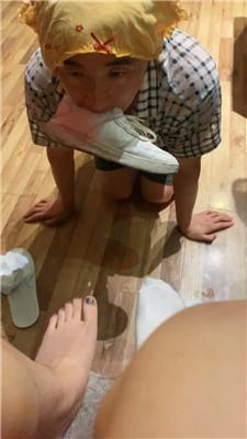 【妍主】裸足狂舔/强制闻臭鞋/内裤套头/白袜塞嘴 JS240804-12 艾彩调教库 第14张