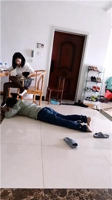 【娜S】卑微绿帽桌底伺候双S吃饭【三视角版】 JS240805-5 艾彩调教库 第5张