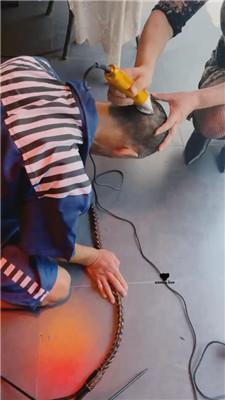 【圈养基地】强制圈养奴剃度【三视角完整版】 JS240802-41 艾彩调教库 第7张