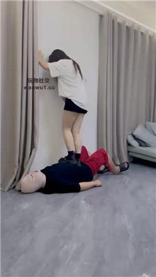 【素人挖掘机】户外开发可爱漂亮妹妹-耳光踩踏骑马窒息 bf43552 艾彩调教库 第7张