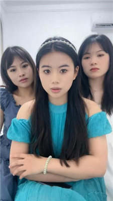 【伊诺sS】带俩个素人闺蜜盯蛇ru JS240808-37 艾彩调教库 第2张
