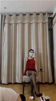【成都木万】白袜塞嘴/黑丝美腿踩/转胯 bf43433 艾彩调教库 第5张
