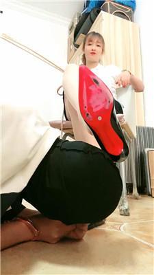 【缘彼大大】高跟踩/藤条鞭打/骑脖/闻鞋舔臭脚 bf43542 艾彩调教库 第13张