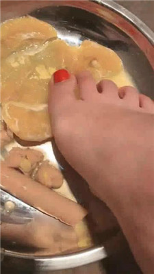 【柒柒学姐S】马桶直接pipi厕躺进来 JS240808-22 艾彩调教库 第7张