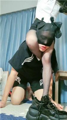 【喵酱紫】腿绞窒息/黑丝美腿踩/耳光/藤条鞭打【双视角版】 JS240805-15 艾彩调教库 第14张