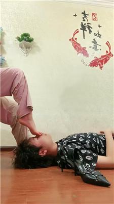 【鬼鬼】高跟插嘴/玉足狂舔 JS240813-2 艾彩调教库 第6张