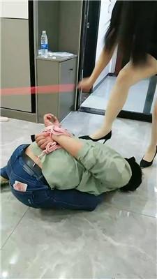 【到处】反绑-鞭打踢踹踩踏【双视角版】 JS240810-13 艾彩调教库 第7张