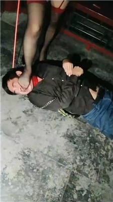 【天韵女皇】深夜户外处刑跟踪狂【双视角版】 bf43567 艾彩调教库 第6张