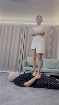 【素人挖掘机】骑马转胯/踩踏人肉地毯/深喉 bf43323 艾彩调教库 第11张