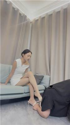 【素人挖掘机】骑马转胯/踩踏人肉地毯/深喉 bf43323-HD绳艺资源网