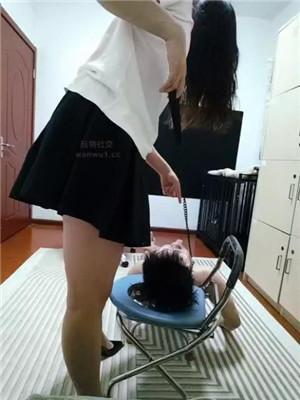 【小猫】高跟碾压踩/坐狗头/胯下羞辱 bf43577 艾彩调教库 第7张
