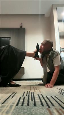 【晓雅】物化坐垫老狗/人体烟灰缸/高跟踩狗爪 bf43497 艾彩调教库 第5张