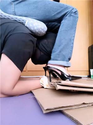 【桉】脏高跟碾压踩狗爪 bf43608 艾彩调教库 第11张