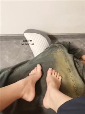 【恶毒少女】纹身女神裸足踩脚垫【完整版】 JS240813-7 艾彩调教库 第2张