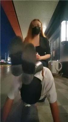 【依依东望】深夜户外走廊遛狗 bf43411 艾彩调教库 第13张