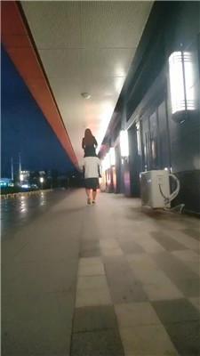 【依依东望】深夜户外走廊遛狗 bf43411 艾彩调教库 第6张