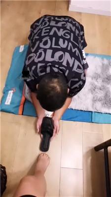 【上海汤圆】碾压踩狗爪/裸足恋足舔【双视角版】 JS240804-4 艾彩调教库 第3张