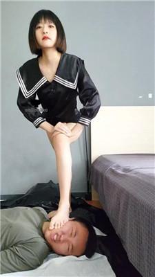 【航儿】裸足深喉/玉足捂脸窒息/踩面包喂食 bf43393 艾彩调教库 第7张
