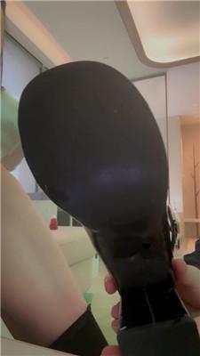 【夏清】跪舔皮鞋黑棉袜/耳光踢裆/闻臭鞋/滴蜡虐乳 bf43397 艾彩调教库 第16张