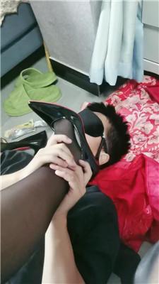 【晓安公主】骑马/黑丝高跟踩虐地毯狗 bf43376 艾彩调教库 第16张