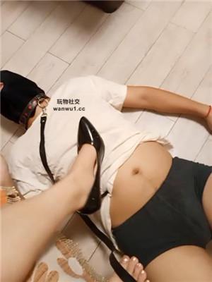 【猫】黑丝裸足狂舔/伺候沐足 JS240811-1 艾彩调教库 第8张