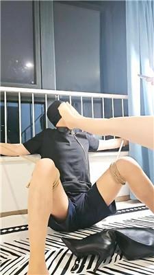 【贝琳】高跟长靴踩虐/狗链遛狗/踢裆鞭打/强制闻鞋袜子塞嘴 bf43565 艾彩调教库 第11张