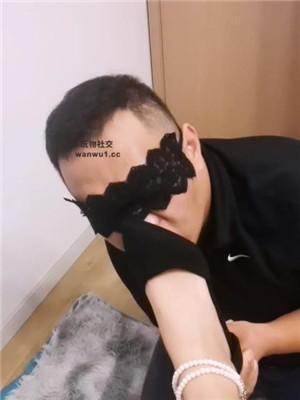 【上海汤圆】踩狗头/清理脏鞋底/鞋跟插嘴【双视角版】JS240810-18 艾彩调教库 第3张