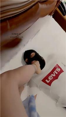 【领主老大】脚插嘴/玉足全体重踩踏 bf43511 艾彩调教库 第6张