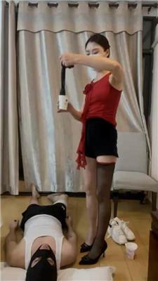 【成都木万】白袜塞嘴/黑丝美腿踩/转胯 bf43433 艾彩调教库 第18张