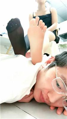 【栀子女王】近距离-黑丝高跟蹂躏狗脸 JS240810-12 艾彩调教库 第7张