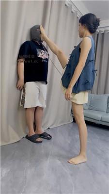 【79844】掐脖捂脸窒息/劈腿踩虐/骑马转胯 bf43611 艾彩调教库 第2张