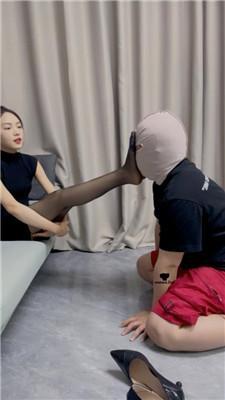 【月亮姐姐】黑丝高跟踩虐/脚耳光/虐乳/坐脸窒息 bf43384 艾彩调教库 第15张