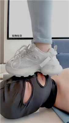 【沐阳大大】虐乳/跪舔运动鞋白棉袜/香蕉插嘴 bf43550 艾彩调教库 第11张