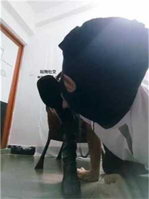 【九儿】沉浸式清理脏长靴/品尝黑丝jio bf43457 艾彩调教库 第2张