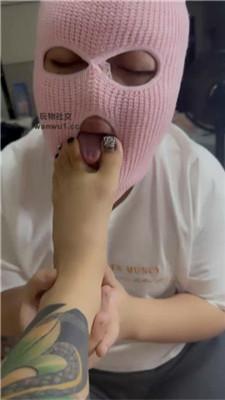 【七七】舔纹身小妹的臭脚/耳光/虐乳 JS240813-17 艾彩调教库 第14张