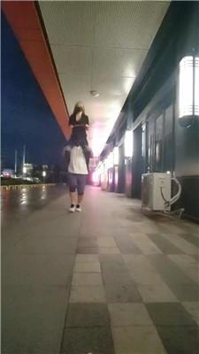 【依依东望】深夜户外走廊遛狗 bf43411 艾彩调教库 第12张