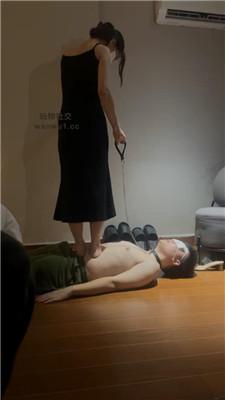 【芮芮】重度鞭打/骑马转胯/脚深喉/全体重踩踏/鞋耳光 bf43788 网友原创 第20张