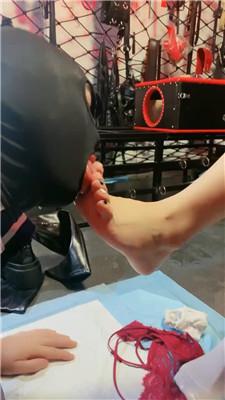 【翎遥大大】长靴踩虐/关狗笼/狗链遛狗/踩踏喂食/棉袜塞嘴 bf43772 网友原创 第12张