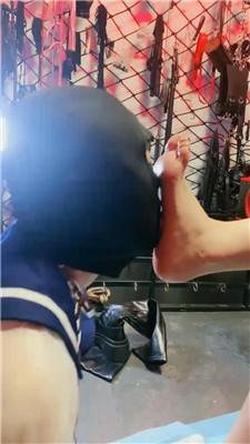 【翎遥大大】长靴踩虐/关狗笼/狗链遛狗/踩踏喂食/棉袜塞嘴 bf43772 网友原创 第16张