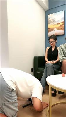 【酒酒】双S-姐妹花逛街回来强迫房东伺候【双视角版】 bf43754 网友原创 第4张
