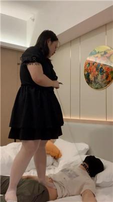 【欣欣子】全体重踩踏/臭脚捂脸/物化坐垫【双视角版】JS240828-5 网友原创 第14张