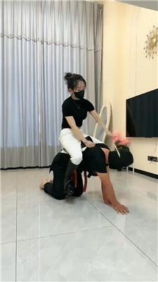【辣姐】策马奔腾狠抽/累了奖励口水酸奶-舔靴底/踩踏 bf43999 网友原创 第5张