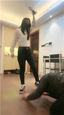 【绯闻王妃】板鞋白袜气味羞辱/鞭打耳光狠抽/高跟踩 JS241028-14 网友原创 第15张
